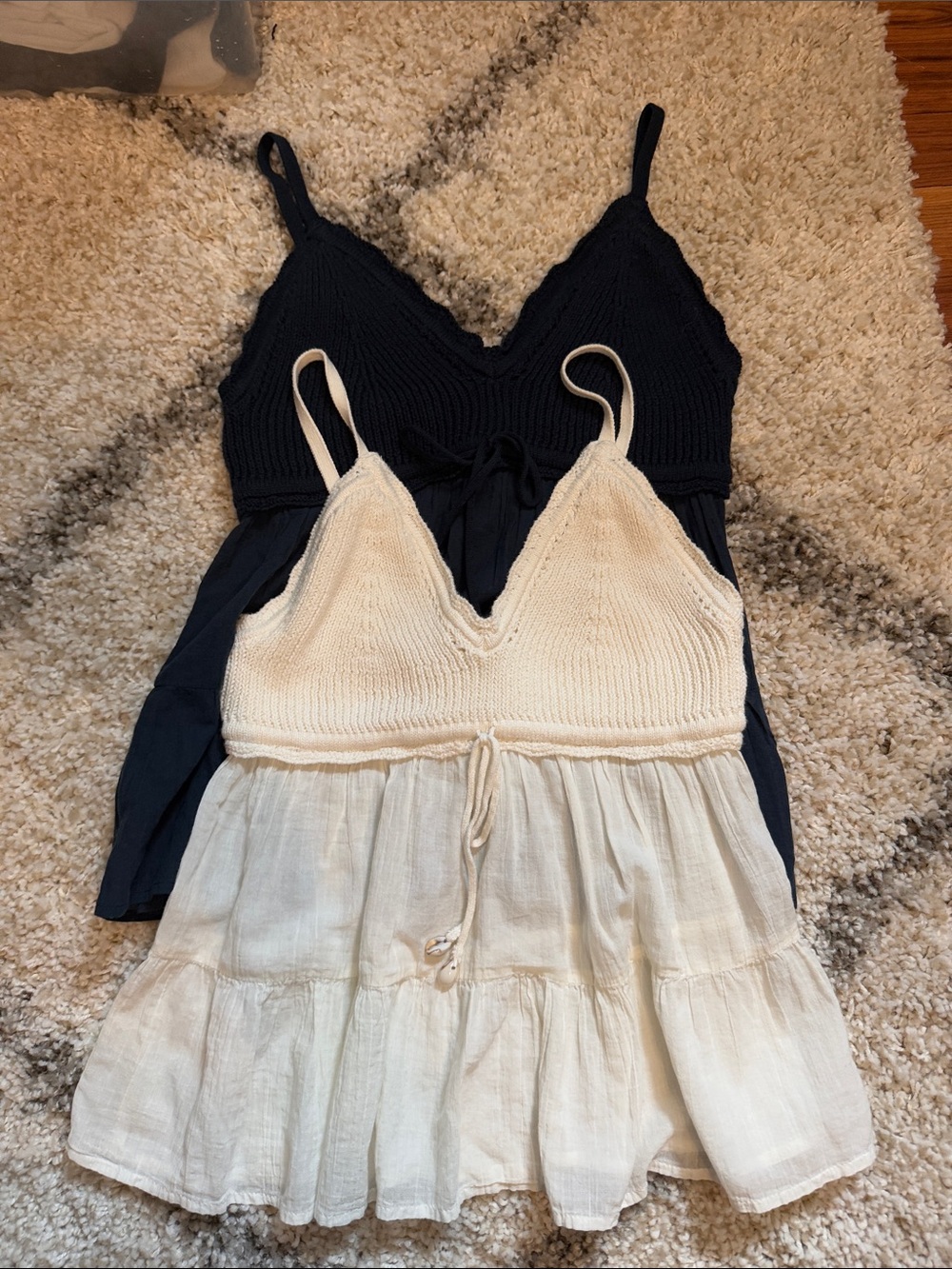 2 Hollister Layered Knit & Polyester Tanks, Navy and Cream  Bundle Size M - Picture 2 of 6
